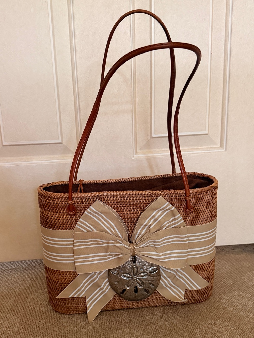 EUC Bosom Buddy Handwoven Straw Bag with Ribbon & Sand Dollar